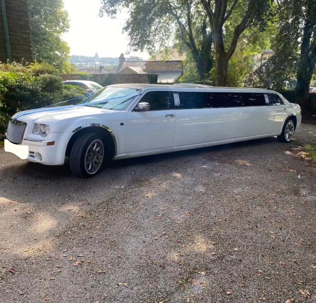 Chrysler 300 Stretch Limo Hire - City Limo